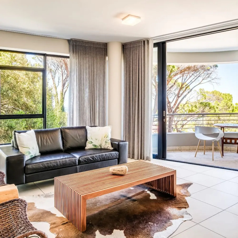 Delightful Rental w Sea Views Vadi Apartment