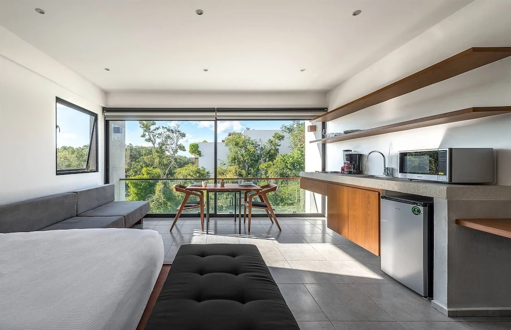 Unbeatable Located Spacious Loft With Amazing Roof