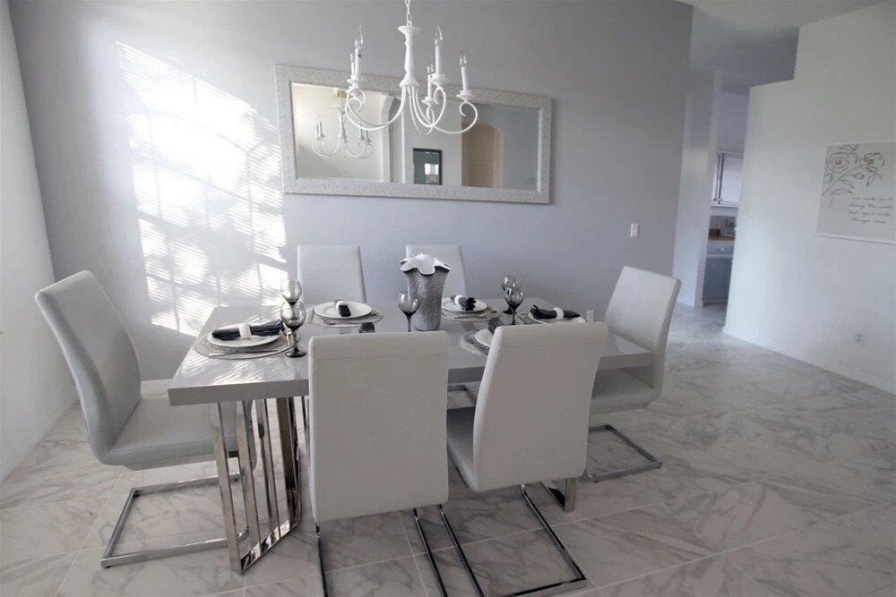 Large 5 bed Villa With South Facing Pool Overlooking Water