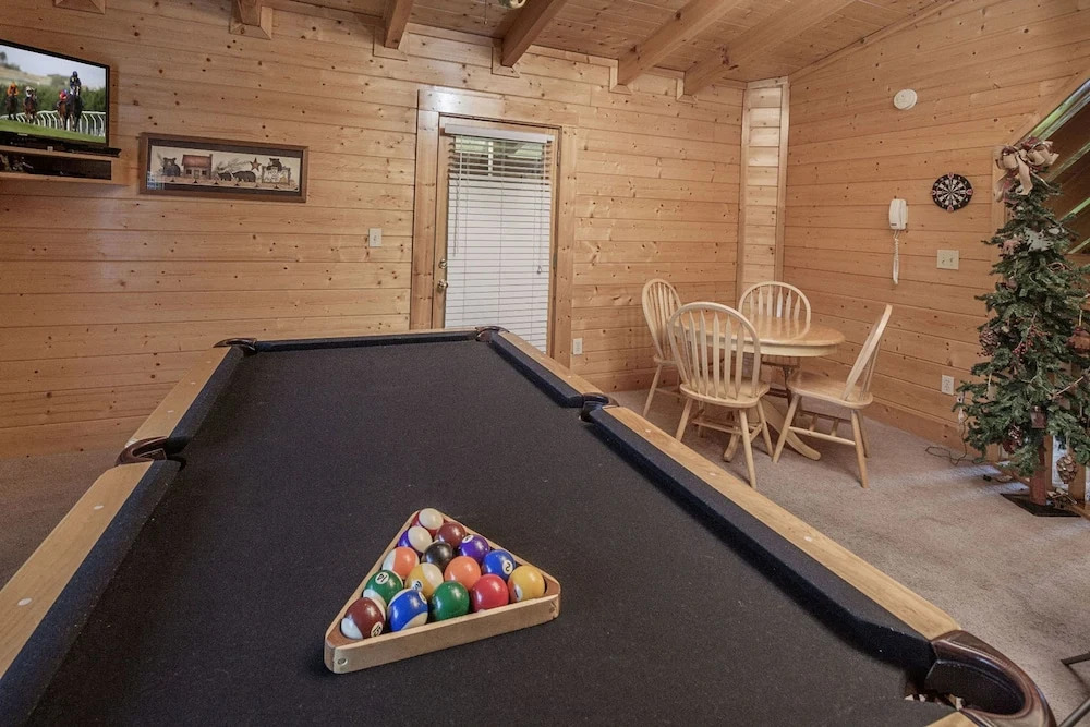 Bearadise City by Heritage Cabin Rentals