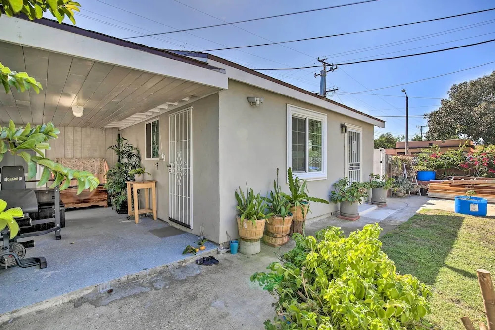 Long Beach Apt ~ 9 Mi to Shoreline Village & Beach