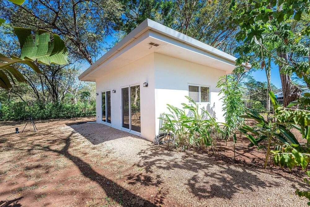 Modern Home and Guesthouse in a Peaceful Gated Community with a Private Swimming Pool