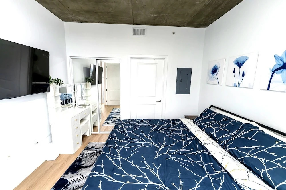 Midtown Atlanta 1BR Skyline Balcony Corner Suite by Piedmont Park Luxepad