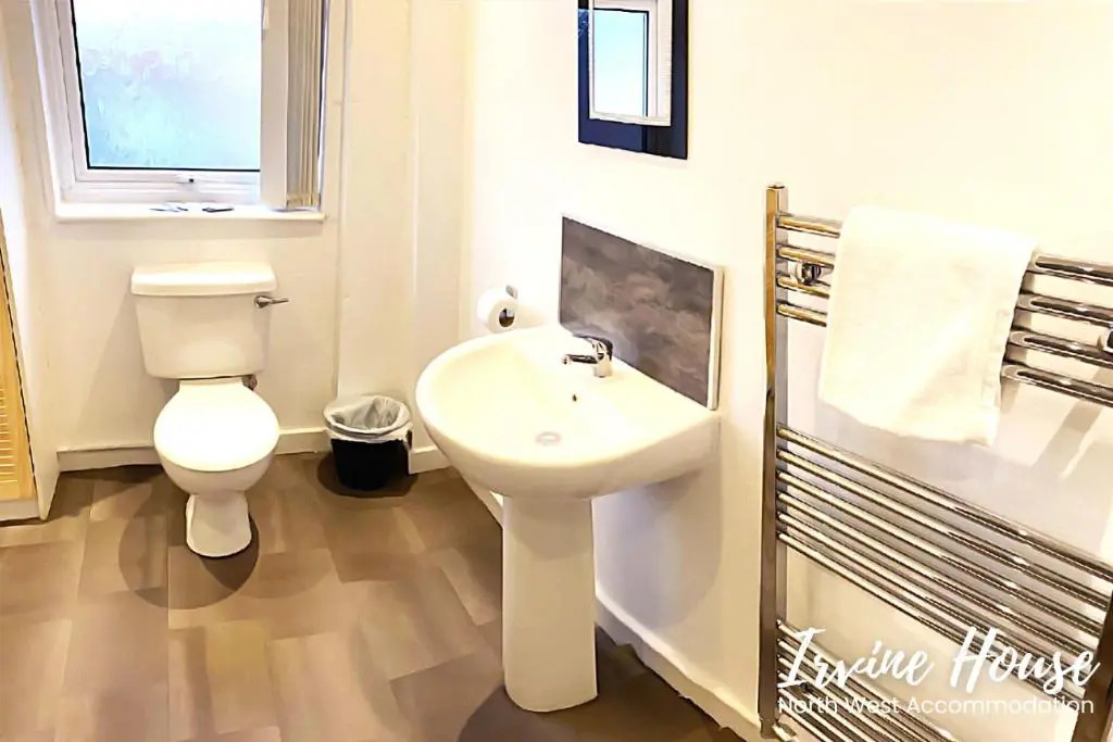 Leigh 2-Bedroom House Near Haydock & Wigan
