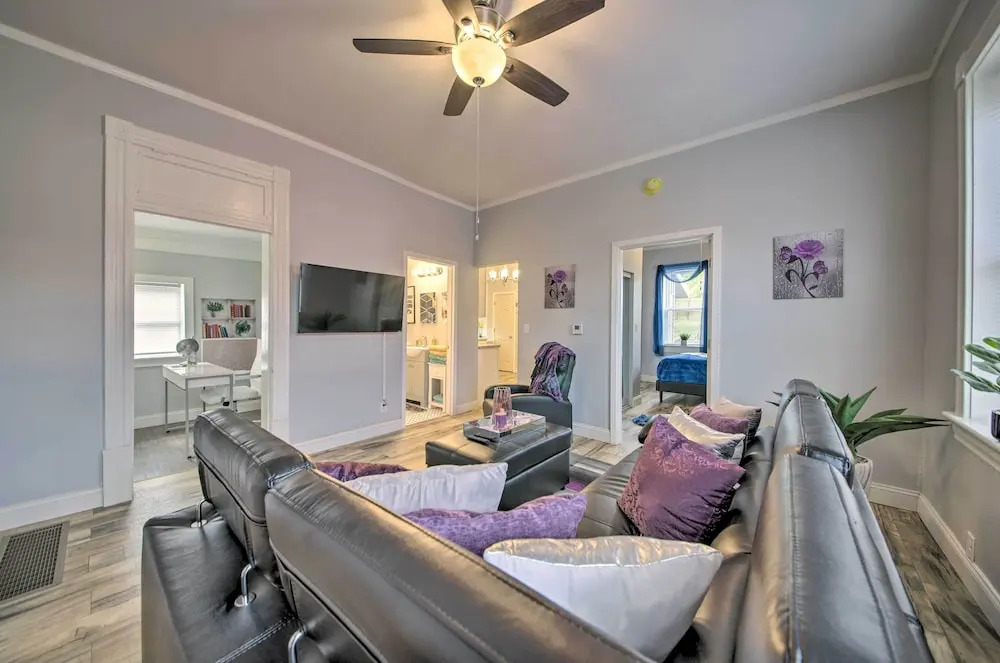 9 Mi to Dtwn: Vibrant St Louis Home!
