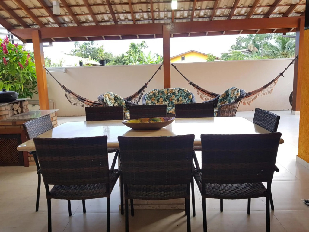 Bela Casa Terrea na Praia da Lagoinha Ubatuba com Piscina, Ar Condicionado, Churrasqueira e Forno a Lenha