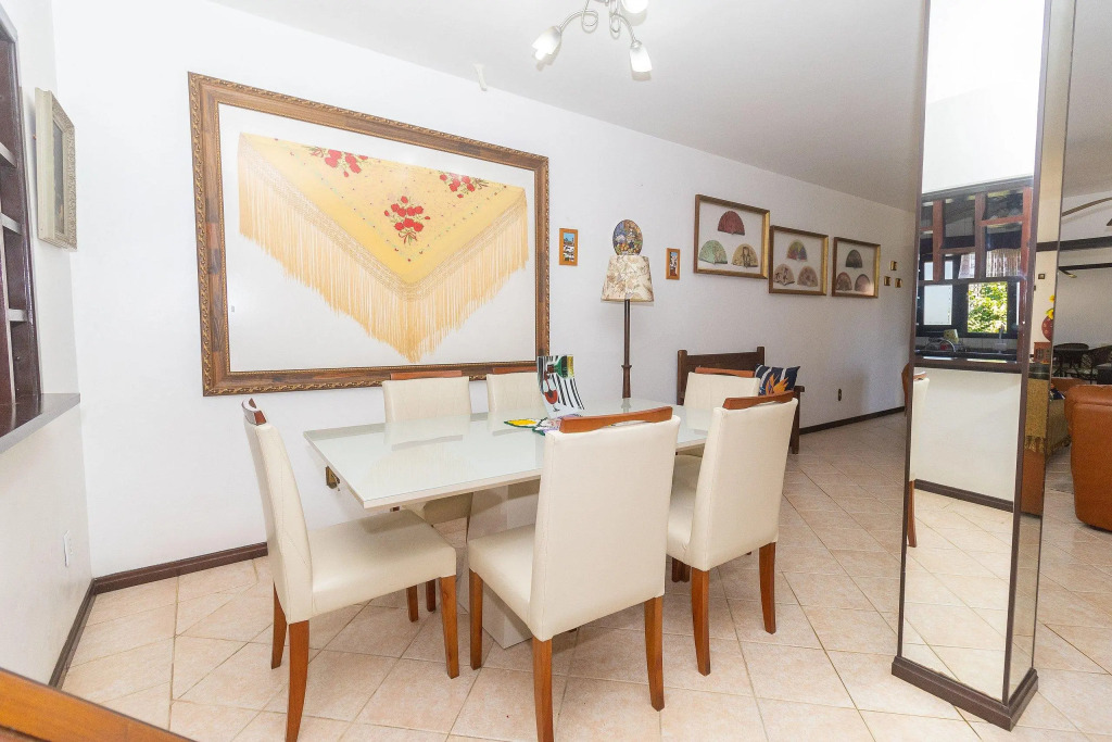 Casa com Piscina e Sinuca em Bombinhas