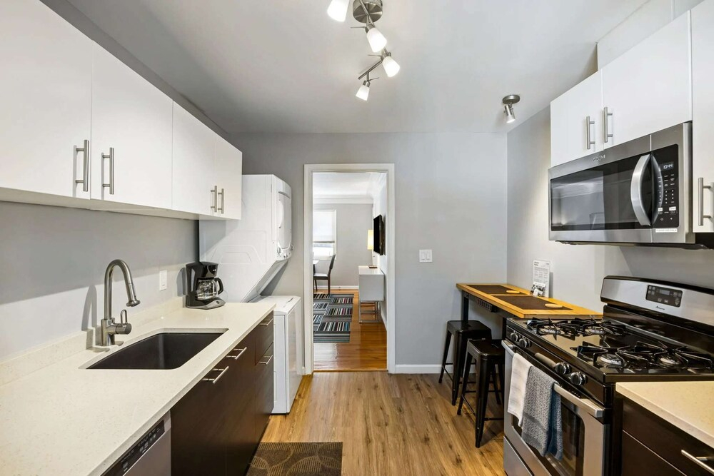 Brookwood Courtyard by BCA Furnished Apartments Bcc2b 01 A