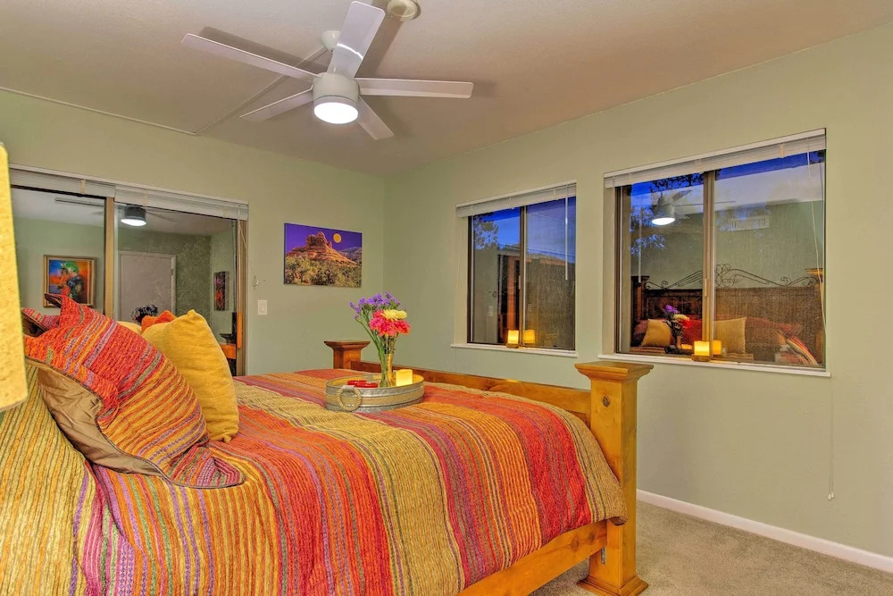 Romantic Sedona Suite w/ Patio < 1 Mi to Trails