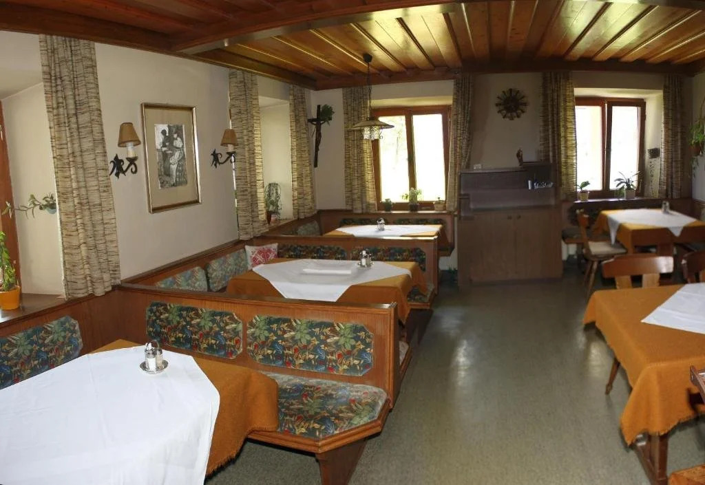 Haus Rosenauer Zimmer & Ferienwohnungen