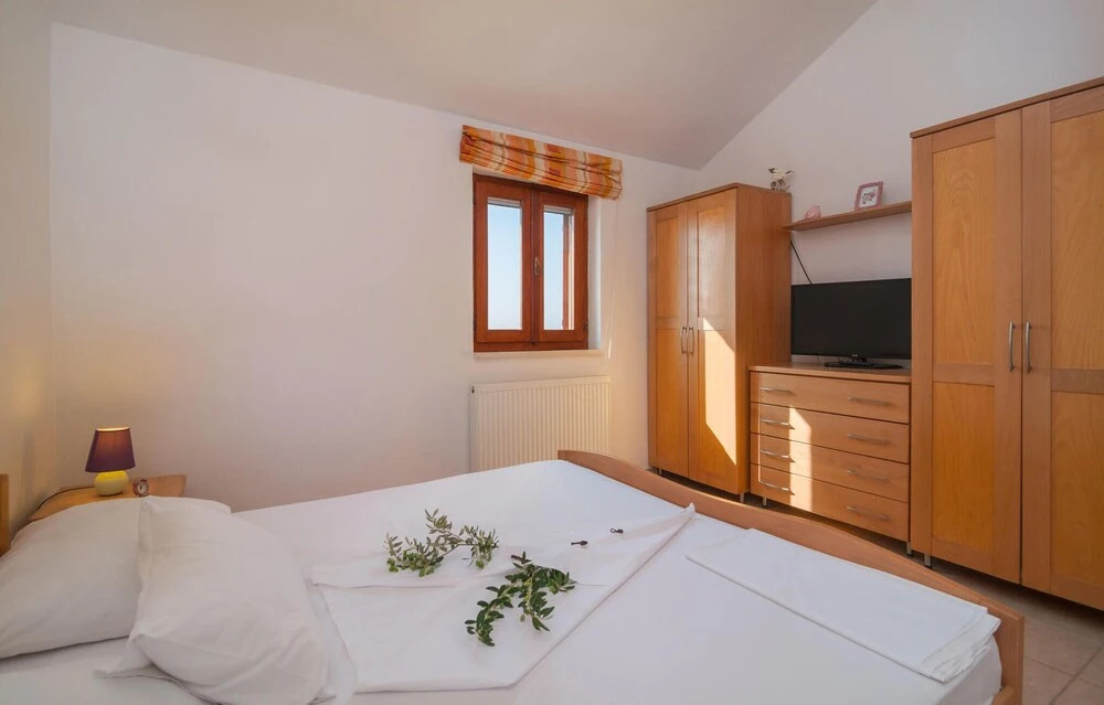 Amazing Home in Sutivan With 2 Bedrooms, Wifi and Private Swimming Pool