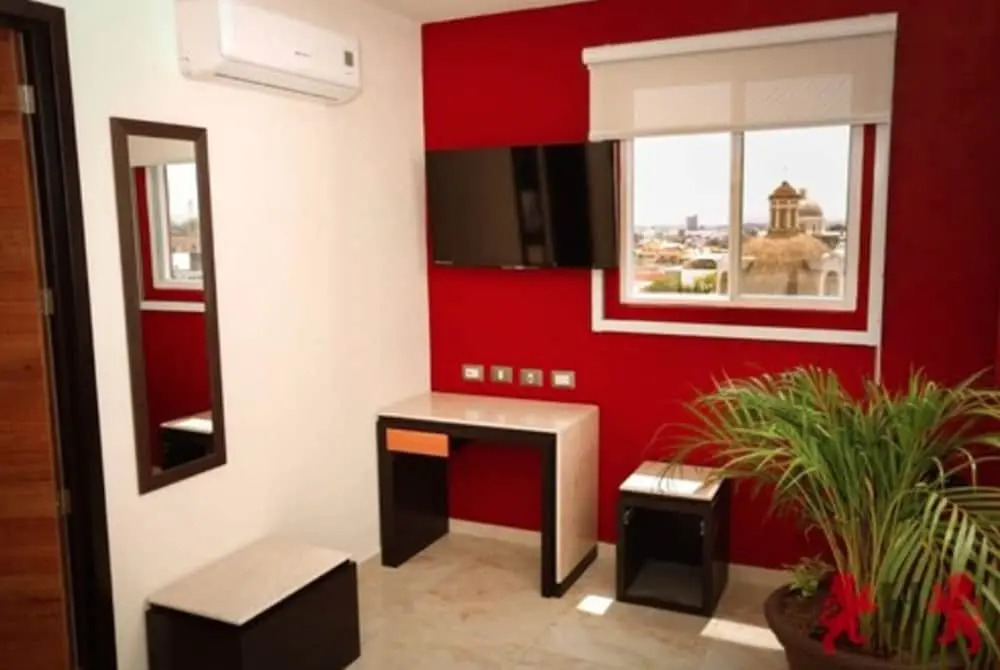 Hotel Leones