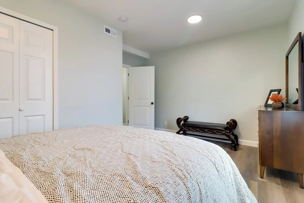 Near Midtown & Medical District! Updated Unit