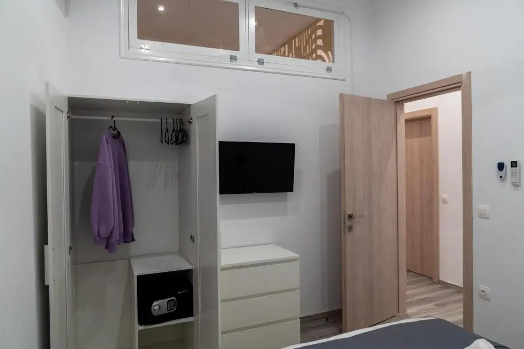 Central Suites Aegina 2
