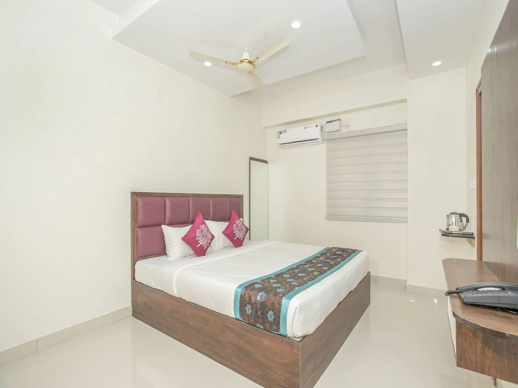 OYO 11387 Hotel Kozy Rooms