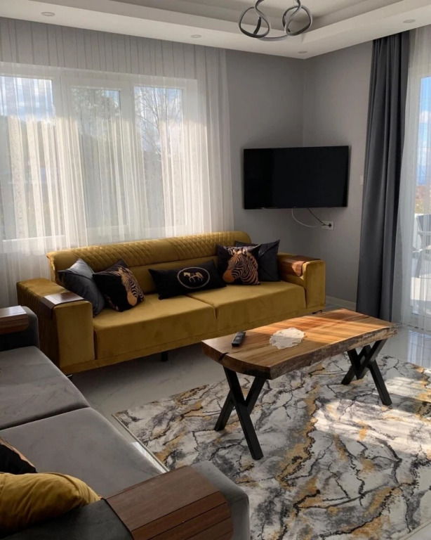 Mesmerizing House With Heated Pool in Sapanca