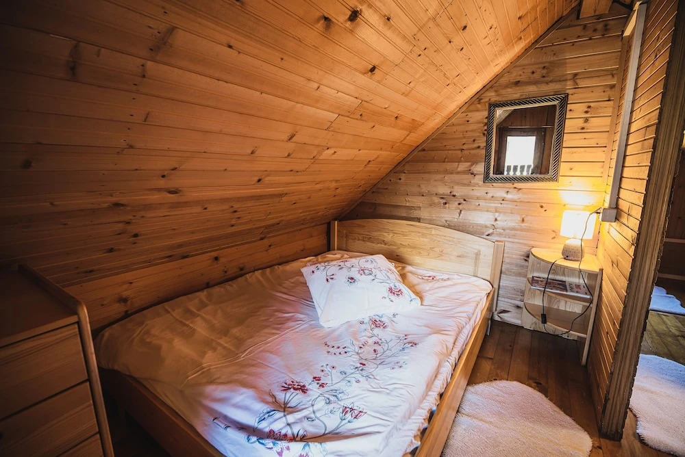 Wooden Cabin Zurej with Hot Tub