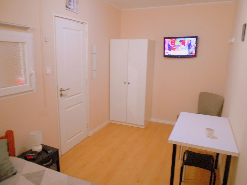 Arade room