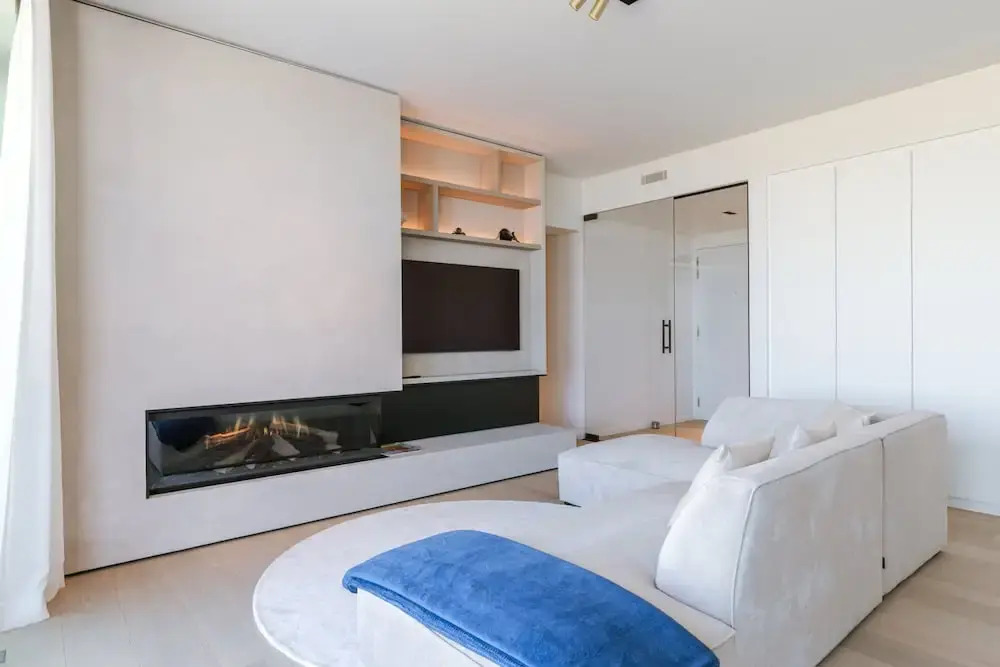 Huswell - Minimalist Coastal Luxury Panoramic View