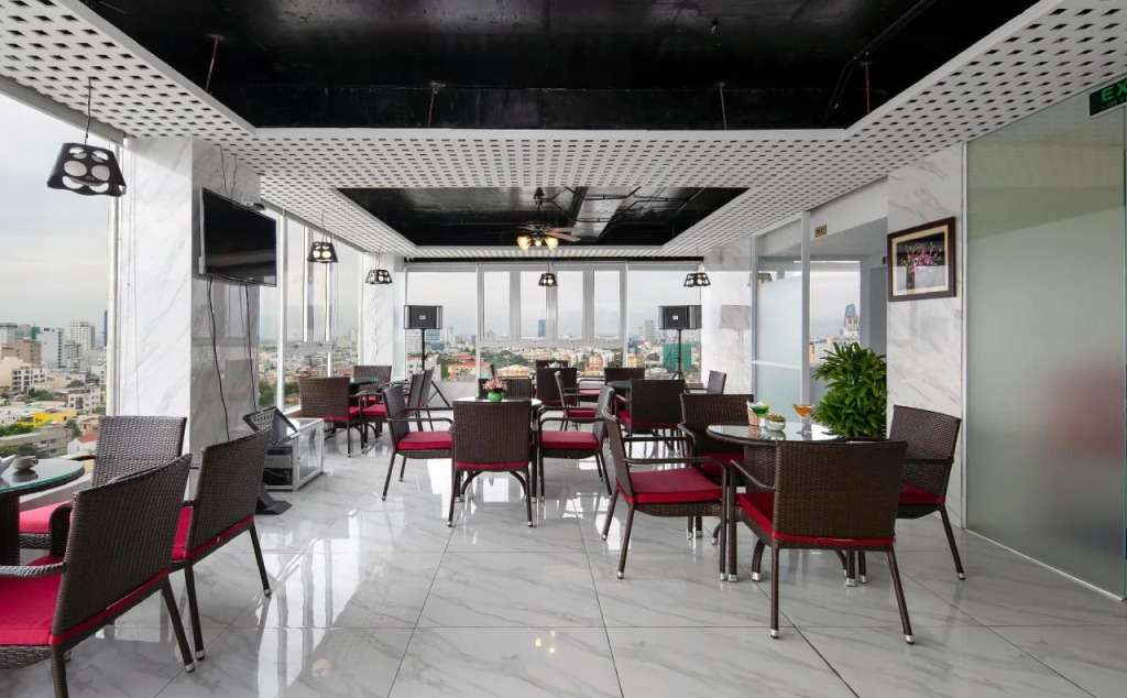 Crystal hotel by Ha My