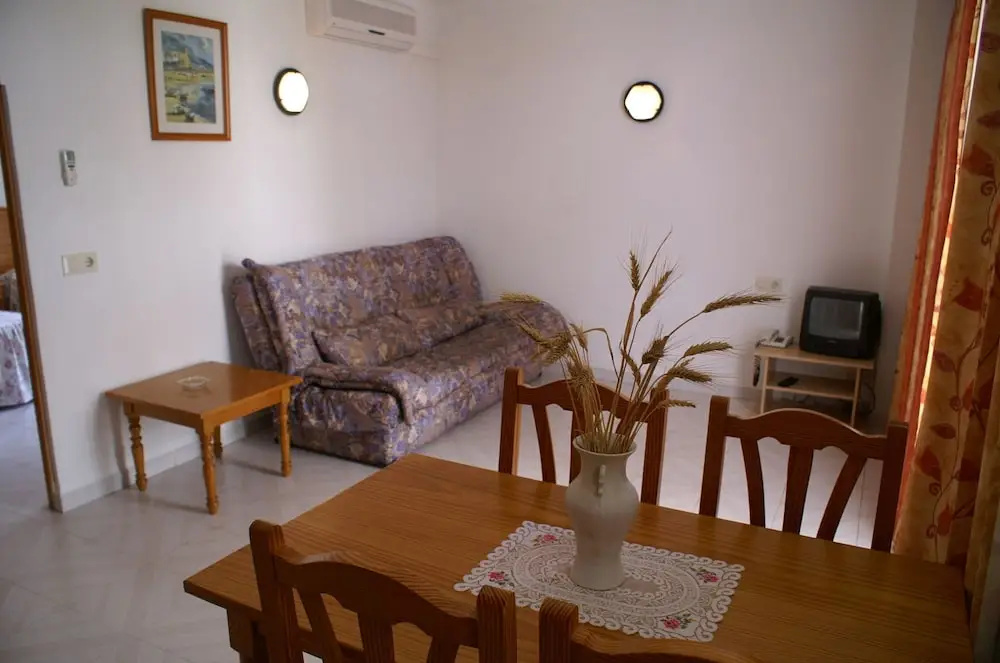 Bella Maria Apartments & Pool Club