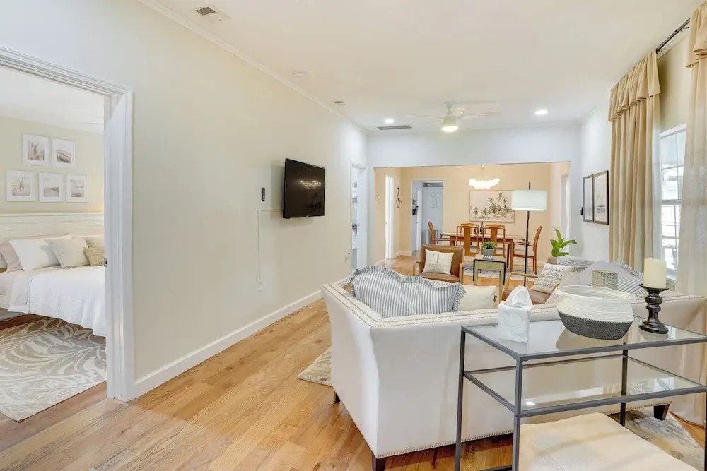 Lake Wales Vacation Rental w/ Screened-in Porch!