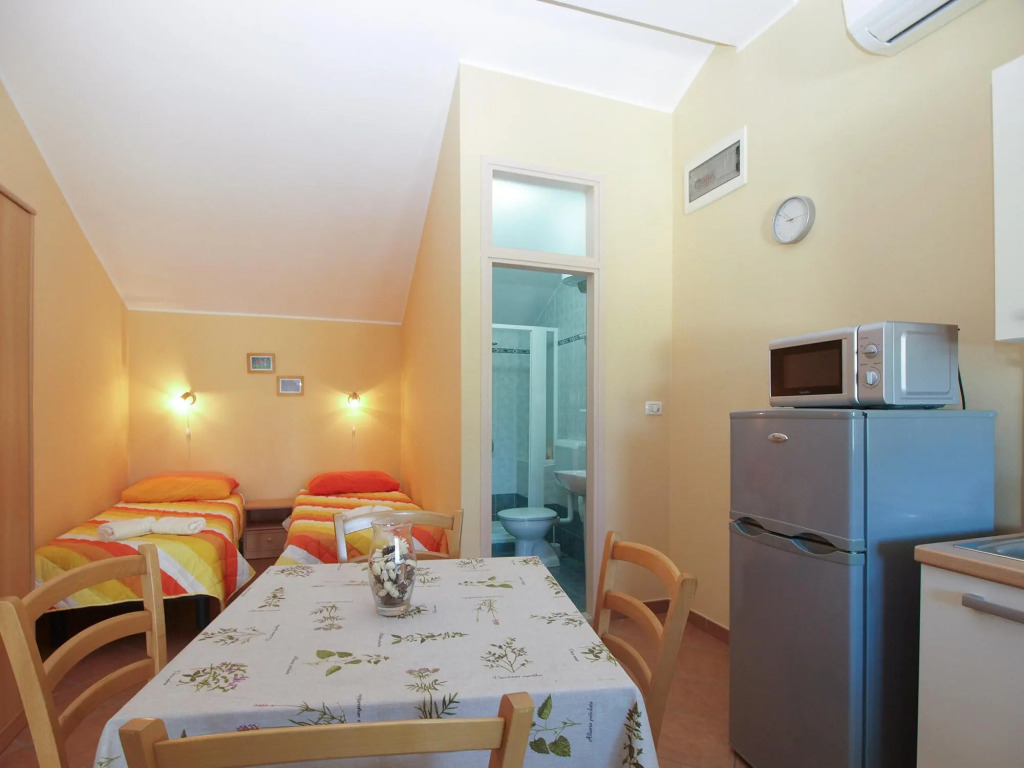 Apartment 1895