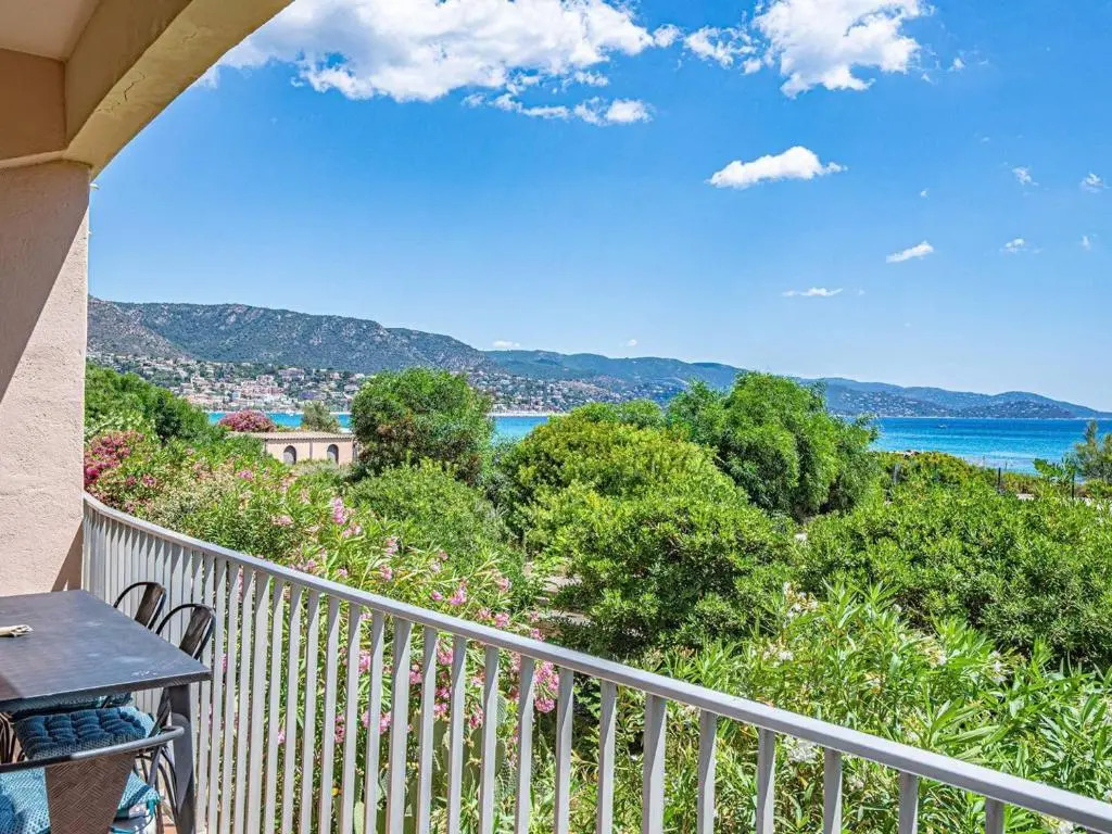 Appartement Le Lavandou, 3 pièces, 6 personnes - FR-1-610-69