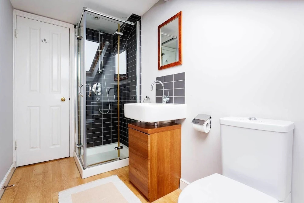 Chiswick Cottage Charm