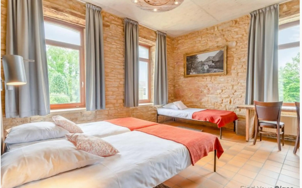 17 bedrooms villa with private pool enclosed garden and wifi at Florenville
