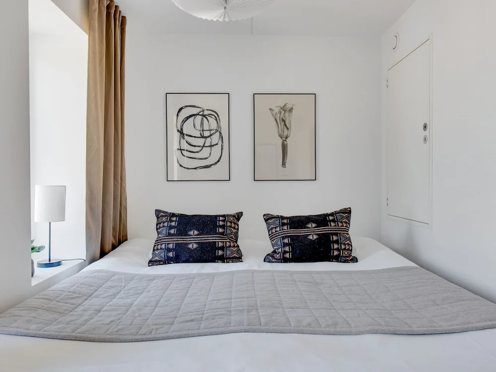 Sanders Fields - Chic 3-bdr Townhouse w Terrace