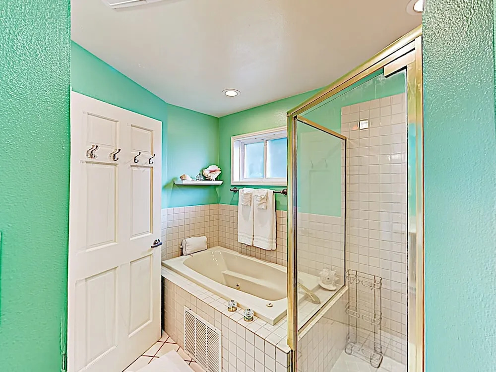 New Listing! Chic Alki Beach W/ Bay Views 4 Bedroom Home