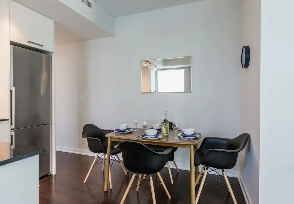 12 York St Condo - Financial District