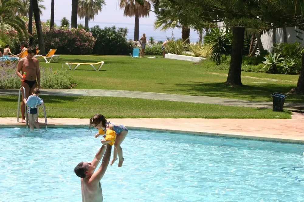 Beachfront Apt for a no Car Holiday Puerto Banus, Free Wifiparkingtvaircon