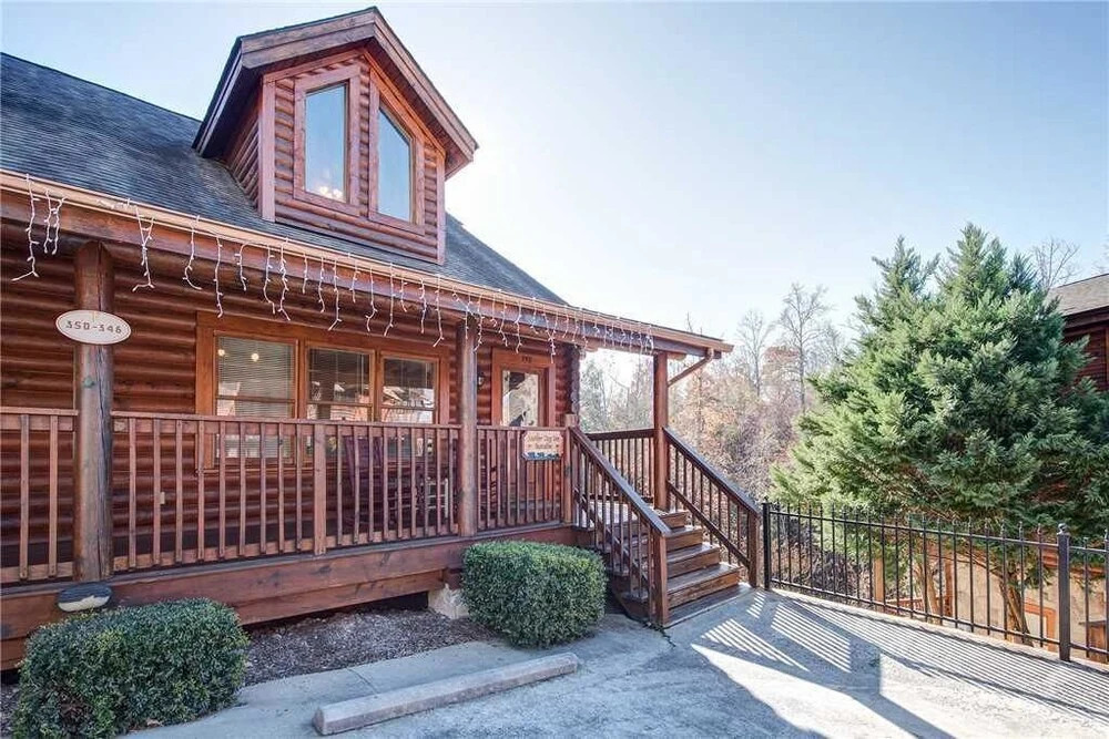 Another Day Inn Bearadise 2 Bedroom Home with Hot Tub