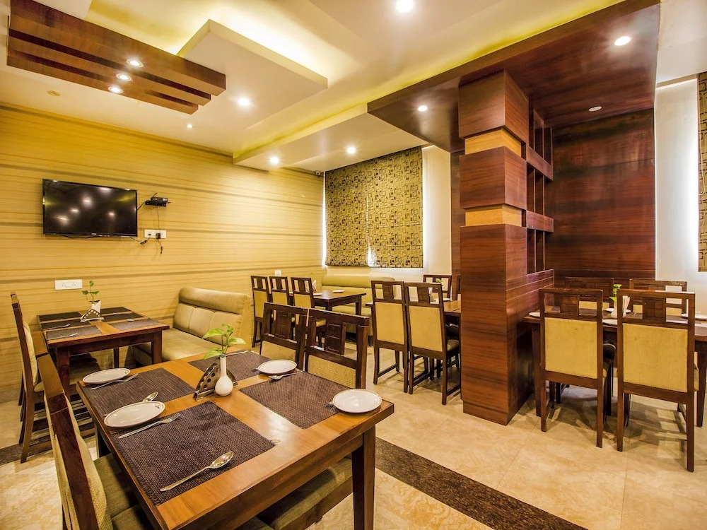 Hotel The Grand Bhavya Palace