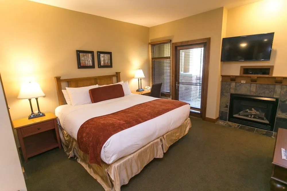 Spacious Unit Mountain Getaway with Fireplace by RedAwning