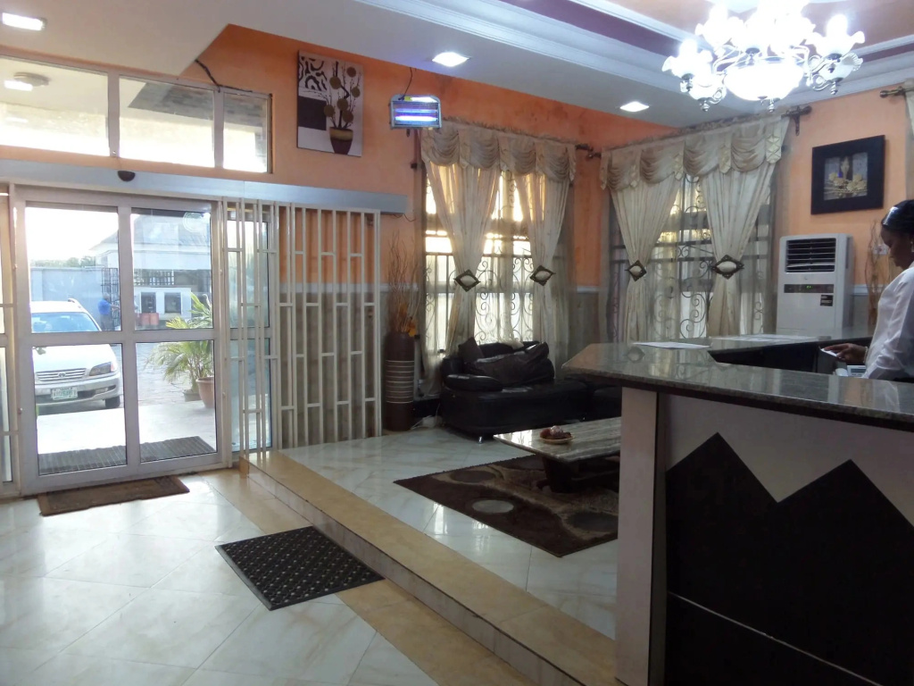 Отель Alheri Suites