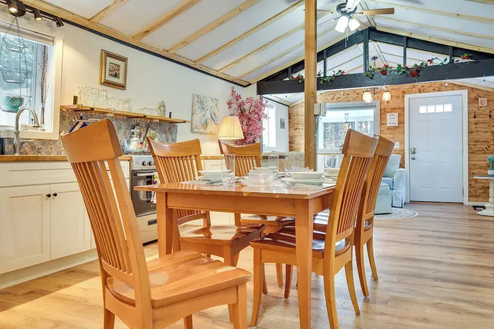 All-season Getaway in Tamworth: Pets Welcome!