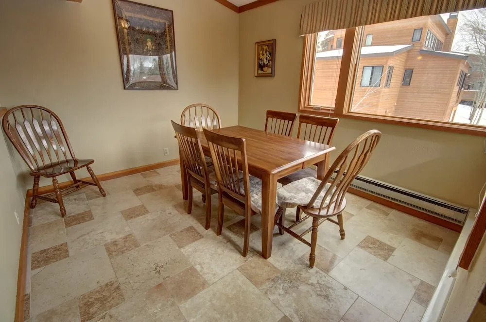 Tennis Townhomes 1335
