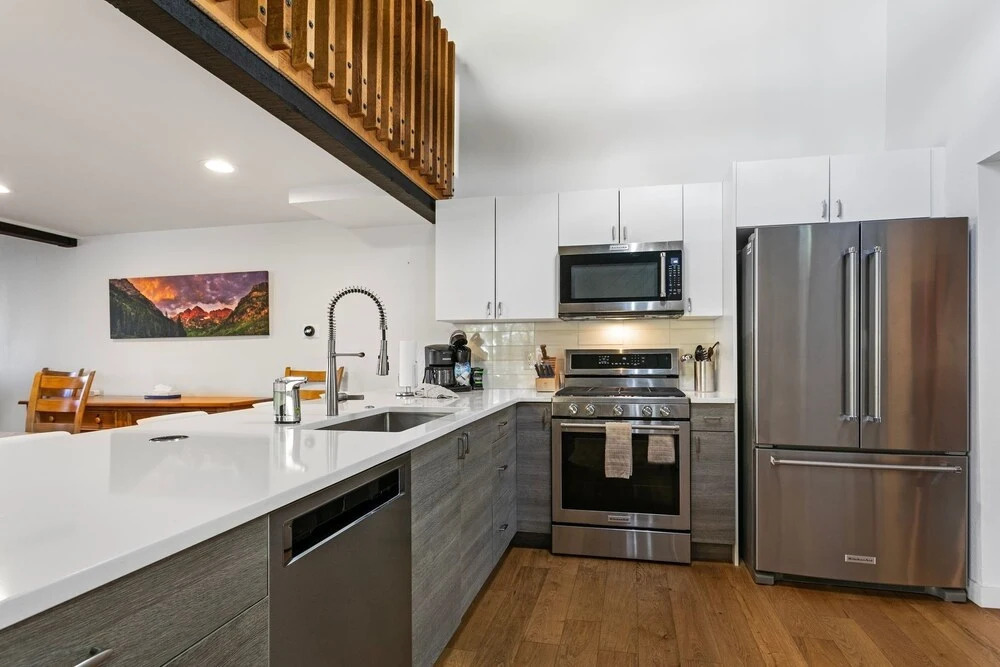 98 Ridgepoint 4 Bedroom Condo by RedAwning