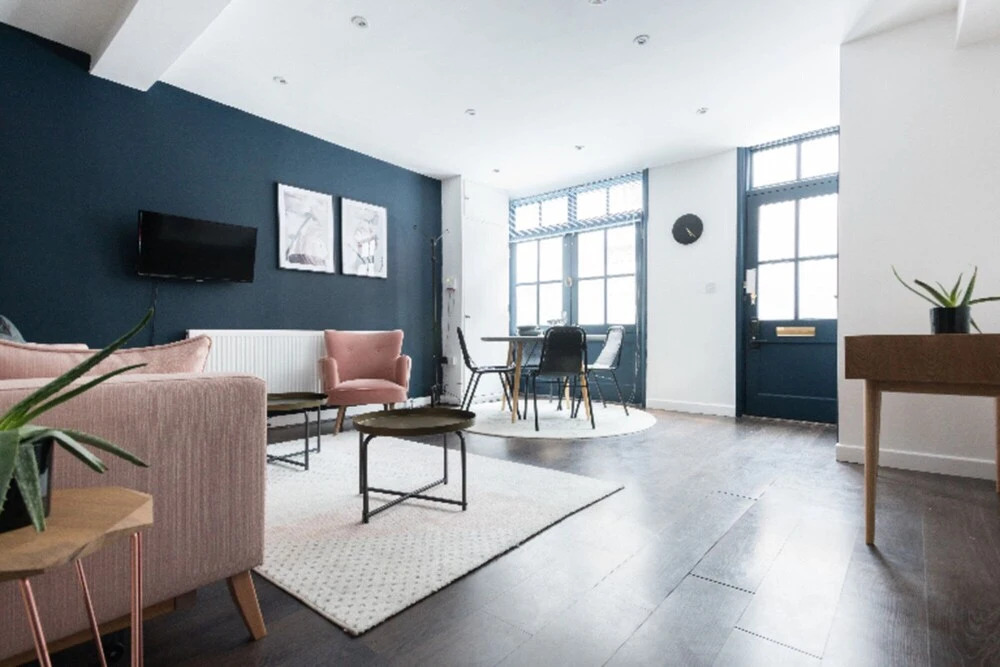 4 Beds - 1 House With Its Own Private Studio Space