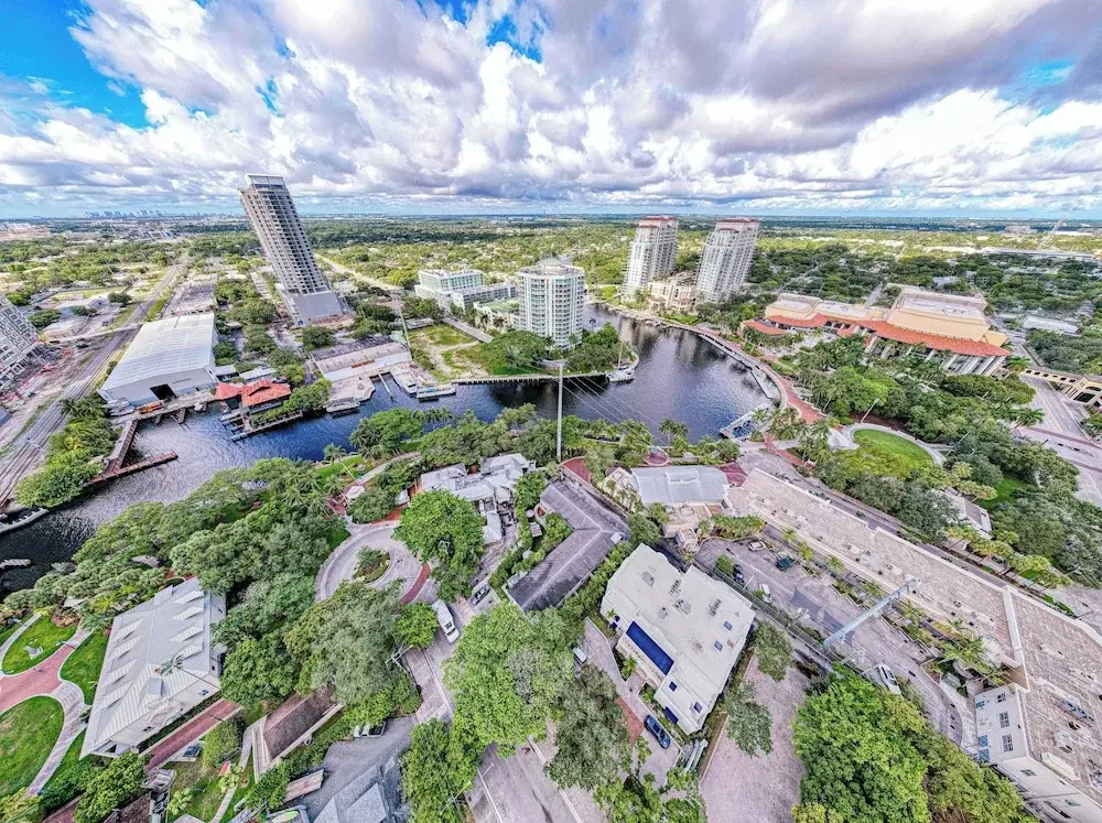 Riverbend Apartments by Lowkl