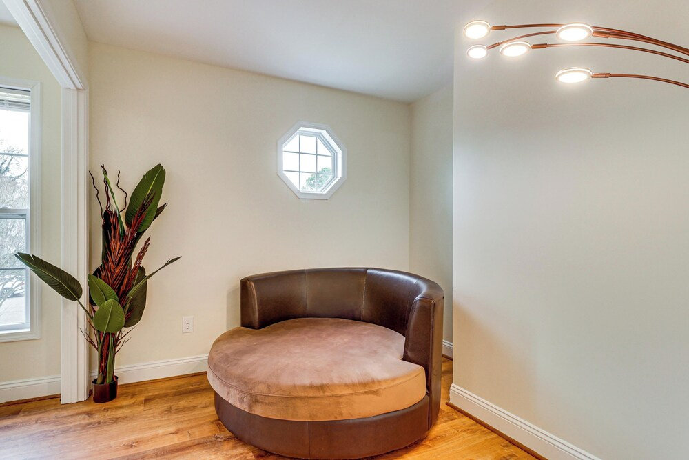Walk to Dtwn & Campus! Spacious Hampton Home