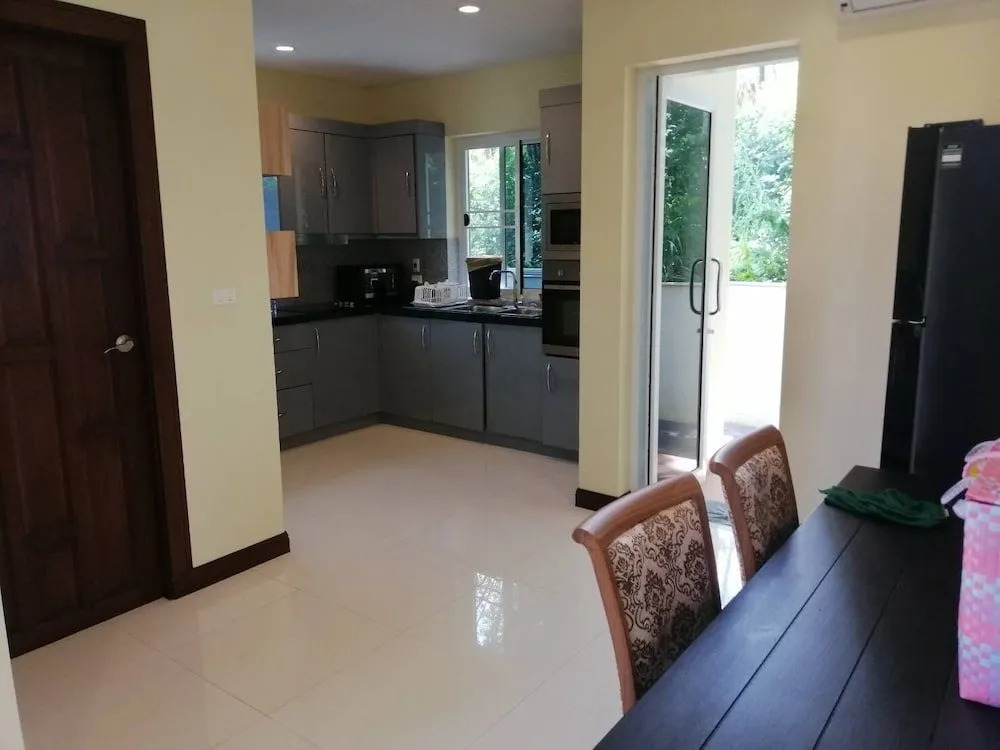 Elysian Koh Chang Bungalows and Pool Villa