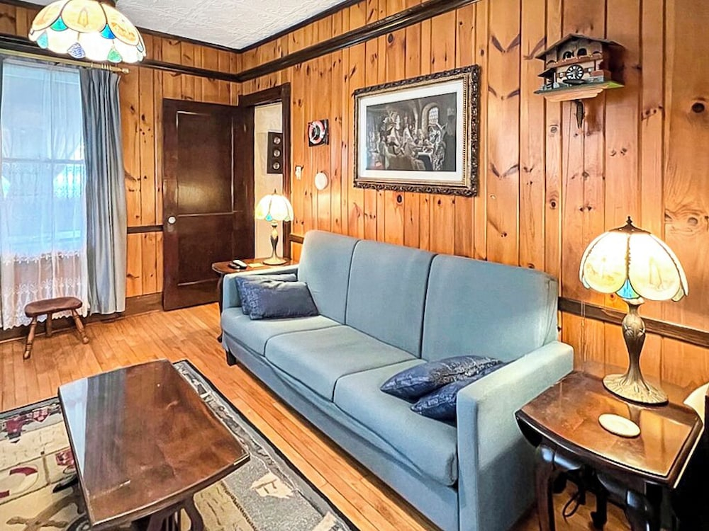 Kurtz Cottage - Y856