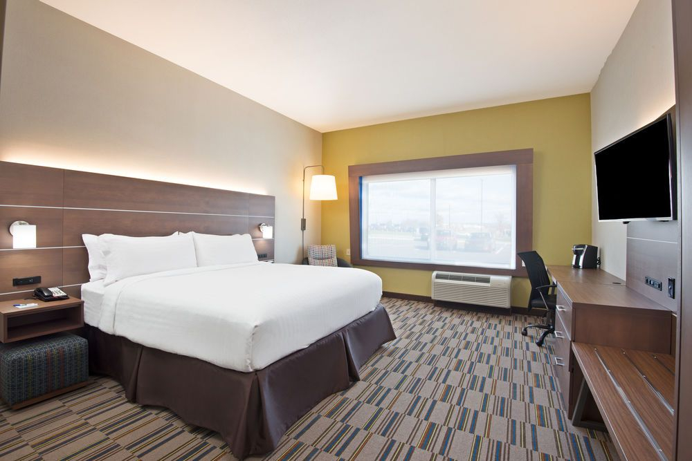 Holiday Inn Express & Suites Uniontown by IHG