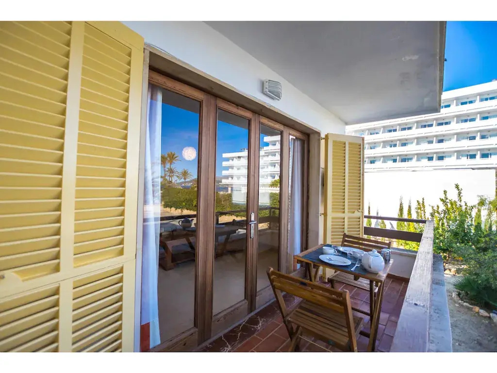 Nice renovated apartment 100 meters from the beach with Air Conditioning
