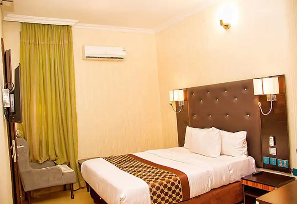 Lakeem Suites - Agboyin Surulere