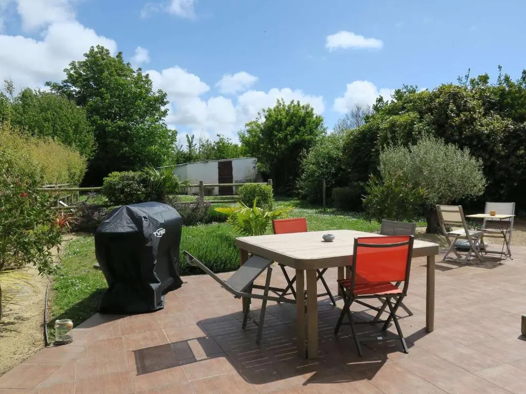 Maison de charme avec jardin, terrasse et WIFI, à 600m de la mer à Pleumeur-Bodou - FR-1-368-294